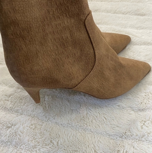Express Pointed Toe Ankle Boots Tan Size 7 - Picture 3 of 7